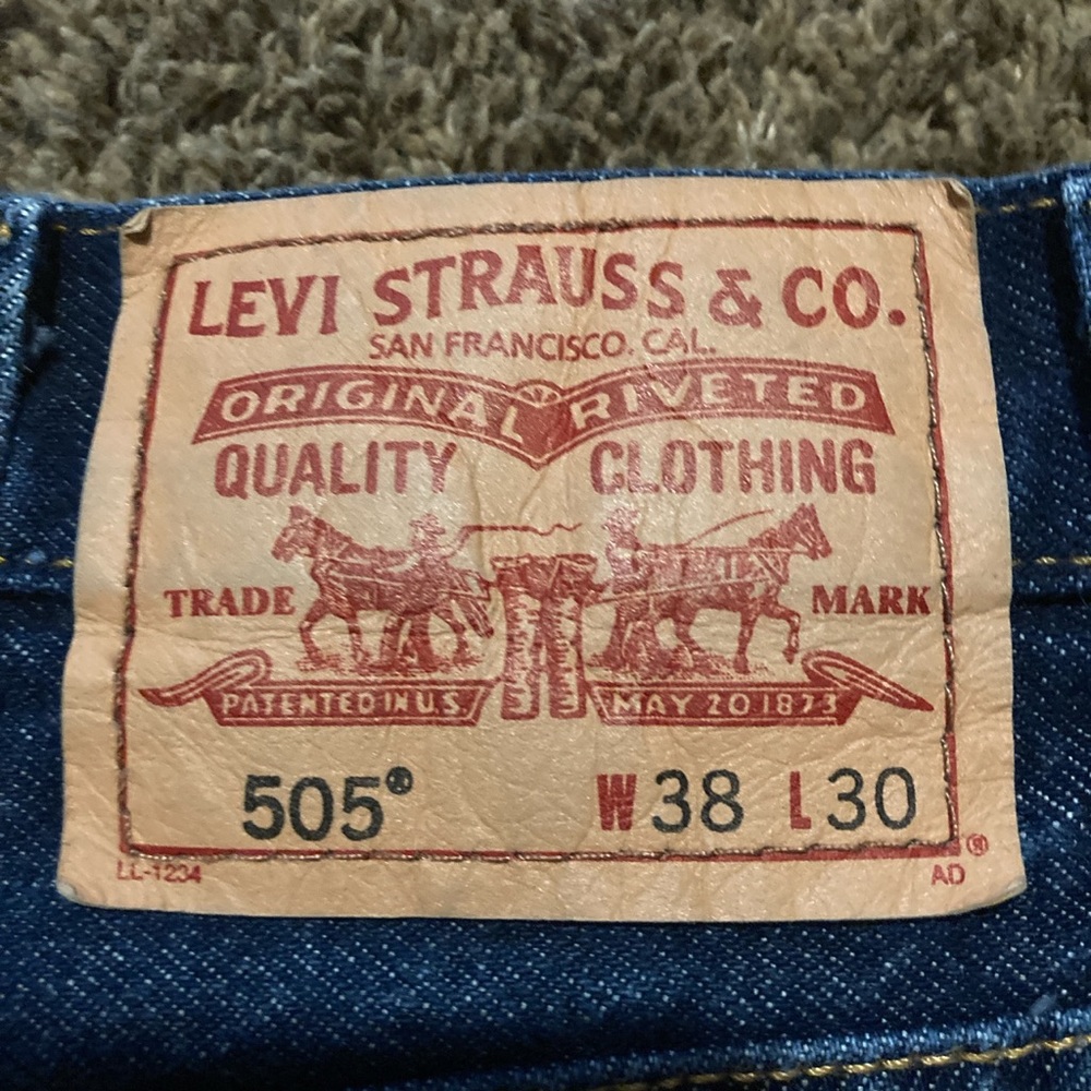Levi’s - Picture 2 of 3
